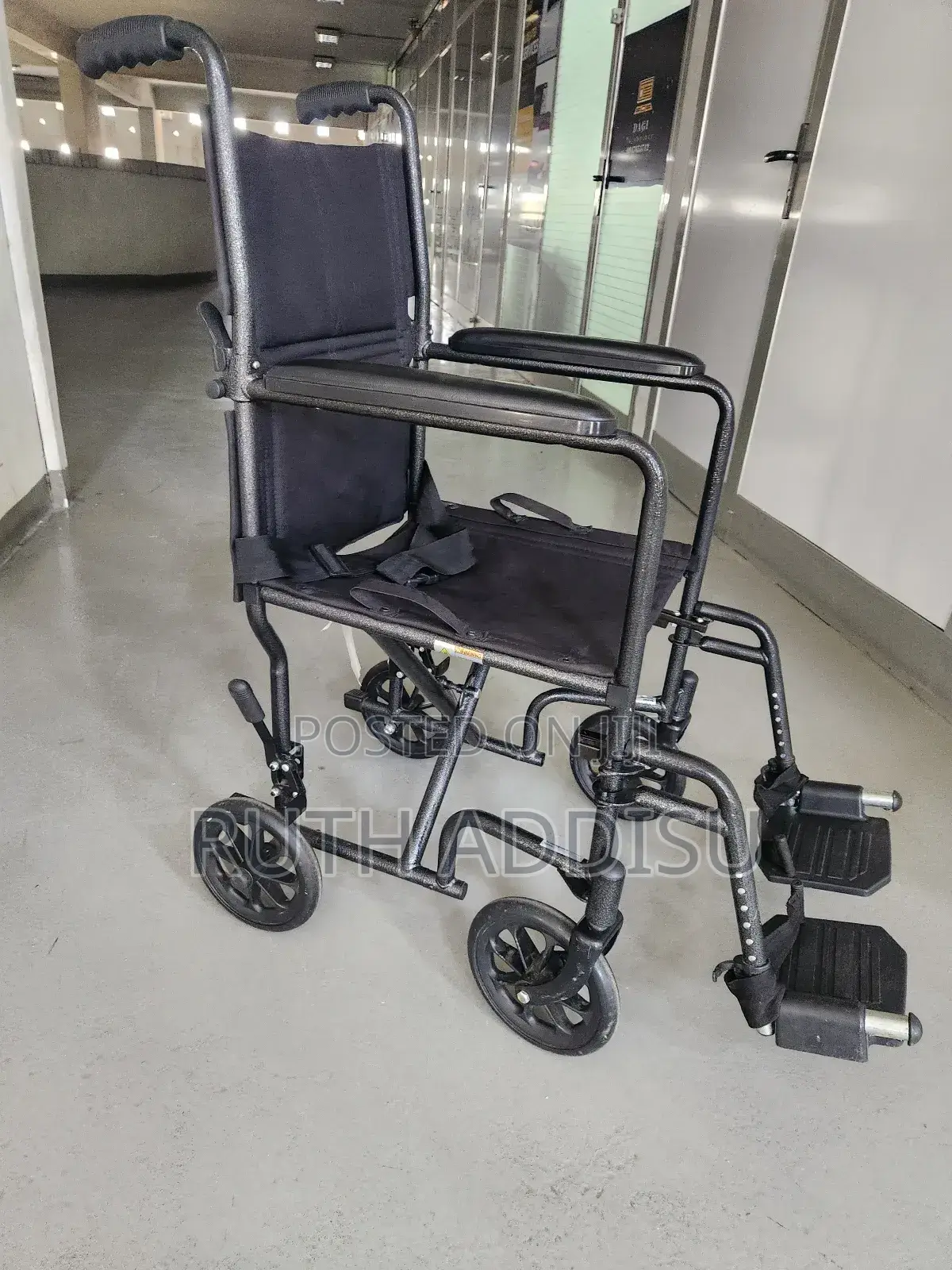 Foldable Medical Wheelchair輕微smart Movement With Belt Wheelchair