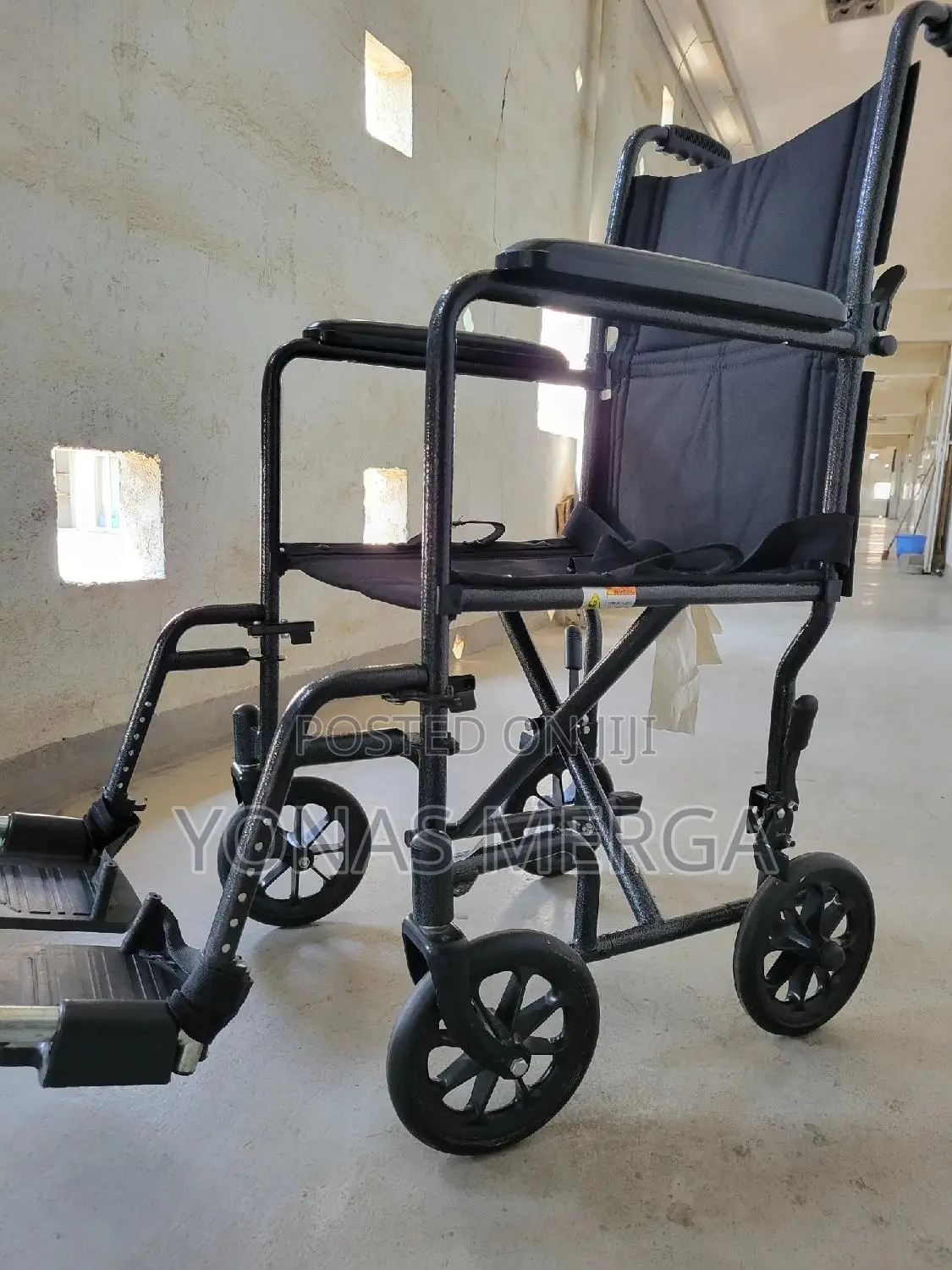 Aluminum Transport Wheelchair盅嶲with Swing Away Footrests会台wheelchair