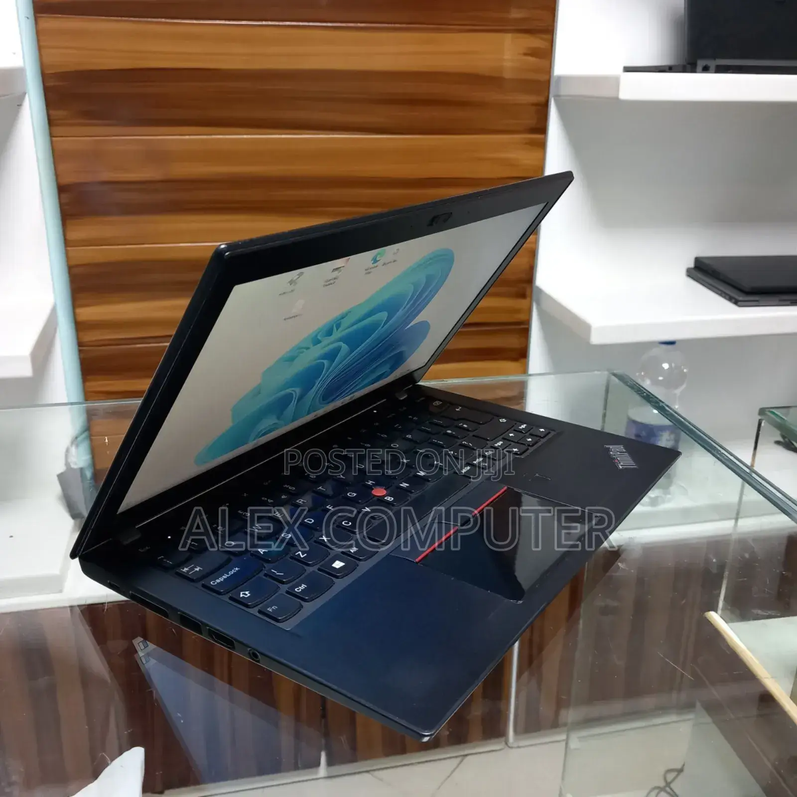 New Laptop Lenovo ThinkPad X280 8GB Intel Core I7 SSD 256GB