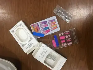 Photo - Press on Nails