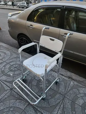 Photo - Commode Wheelchair較大wheelchair朱紅wheelchair痲我wheelchair Medical New