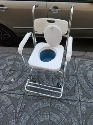 Photo - Toilet Wheelchair延伸commode Wheelchair奢望wheelchair Commode Wheelchair