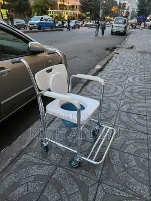 Photo - Toilet Leg Rest Wheelchair奔走wheelchair蝨朱commode Wheelchair建築wheelchair