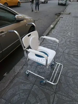 Photo - Commode Wheelchair奢侈strong Comfortable Wheelchair鳵你wheelchair Medical