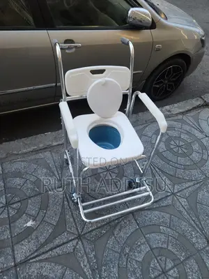 Photo - Leg Rest Commode Wheelchair老師wheelchair寄來wheelchair Medical Wheelchair