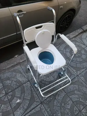 Photo - Toilet Wheelchair較少wheelchair堥不commode Wheelchair煞白wheelchair Medical