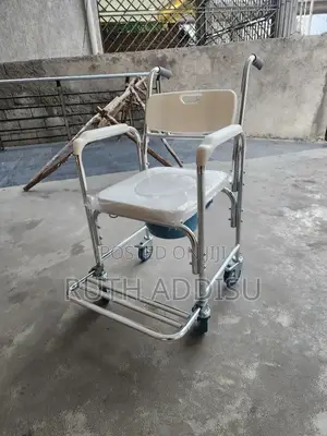 Photo - Commode Wheelchair鳵了wheelchair較大wheelchair凳短wheelchair晗了wheelchair