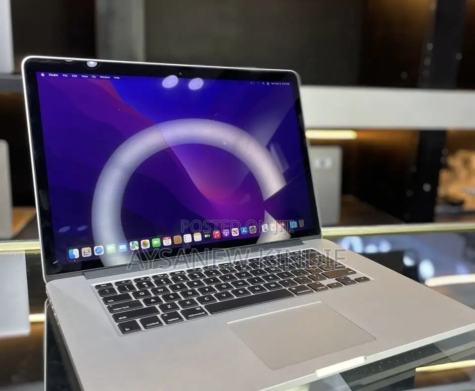 New Laptop Apple MacBook Pro 2015 16GB Intel Core I7 SSD 256GB