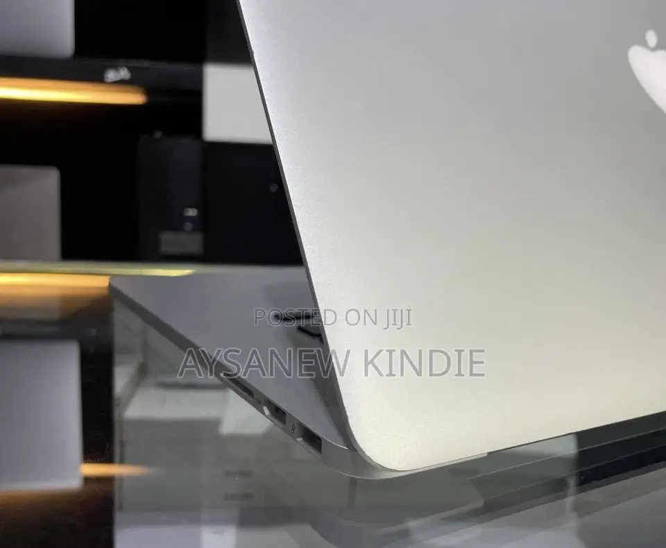 New Laptop Apple MacBook Pro 2015 16GB Intel Core I7 SSD 256GB