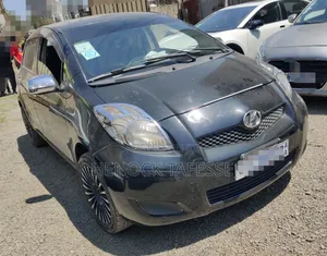 Photo - Toyota Yaris 2010 Black