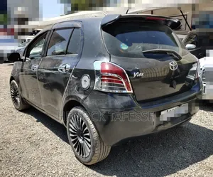Toyota Yaris 2010 Black