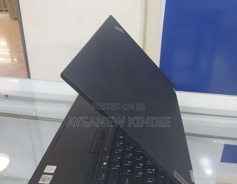 New Laptop Lenovo Thinkpad P15s 16GB Intel Core I7 SSD 256GB