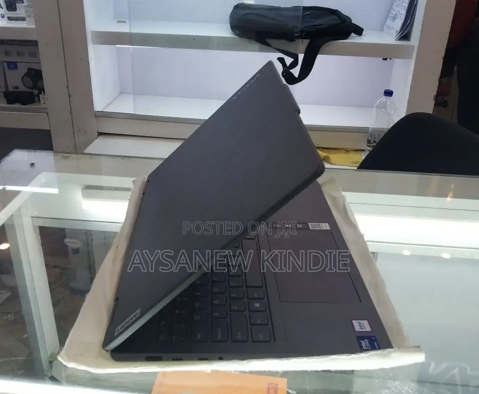 New Laptop Lenovo Yoga 7i 16GB Intel Core Ultra 7 SSD 1T