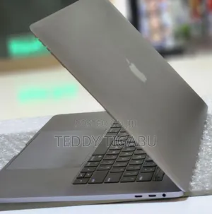 New Laptop Apple MacBook Pro 2017 16GB Intel Core I7 SSD 512GB