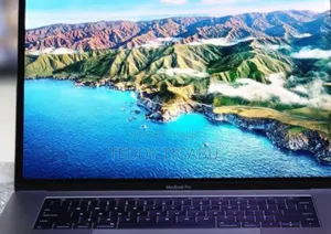 New Laptop Apple MacBook Pro 2017 16GB Intel Core I7 SSD 512GB