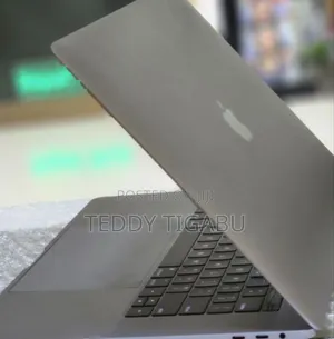 New Laptop Apple MacBook Pro 2017 16GB Intel Core I7 SSD 512GB