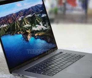 New Laptop Apple MacBook Pro 2017 16GB Intel Core I7 SSD 512GB