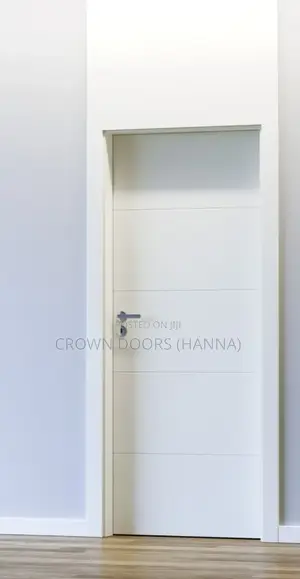 ክራውን ከእንጨት ፋይበር ፣ ከተፈጥሮ ድንጋይ እና ሲንቴቲክ ኮምፖዚት የተሠሩ በሮች