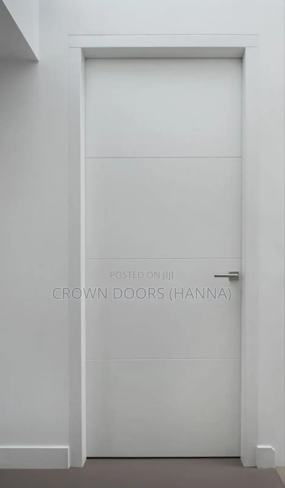 ክራውን ከእንጨት ፋይበር ፣ ከተፈጥሮ ድንጋይ እና ሲንቴቲክ ኮምፖዚት የተሠሩ በሮች