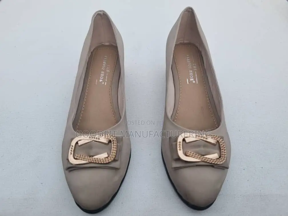 Women's Low-Heeled Shoes