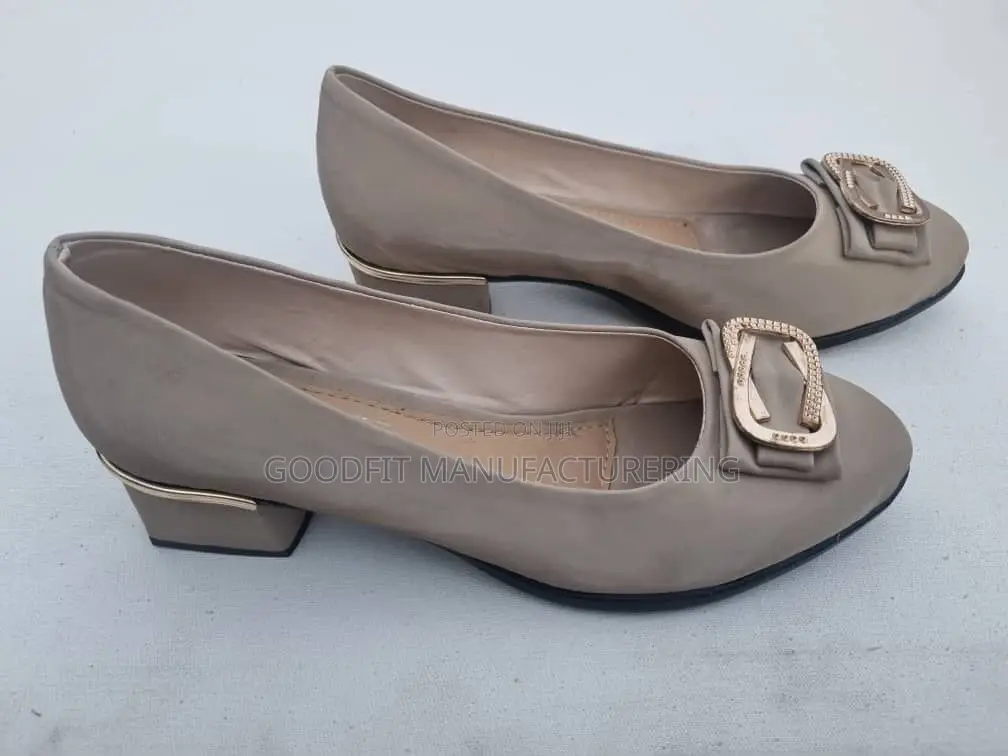 Women's Low-Heeled Shoes