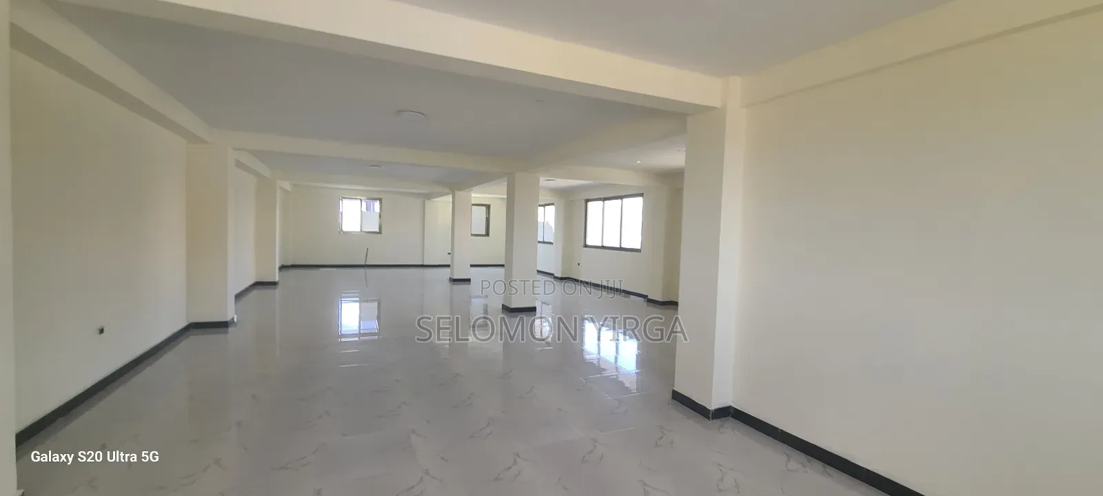 የሚከራይ መጋዘን ጃክሮስ