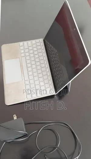 Laptop Microsoft Surface 2GB Intel Pentium SSD 32GB