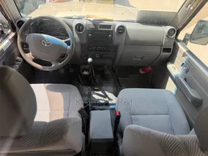 Toyota Land Cruiser 4.5 V8 TD 2017 Blue