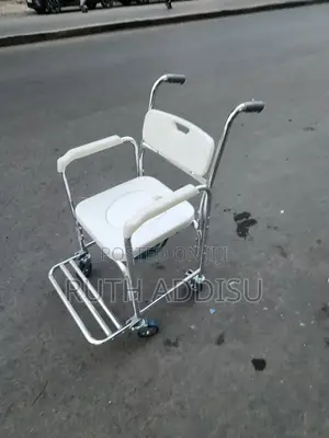 Photo - Toilet Wheelchair鳵你commode Wheelchair者的wheelchair倚天wheelchair Medical