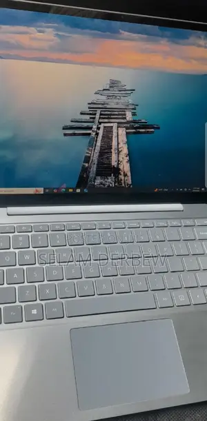New Laptop Microsoft Surface 4GB Intel Core I5 SSD 256GB