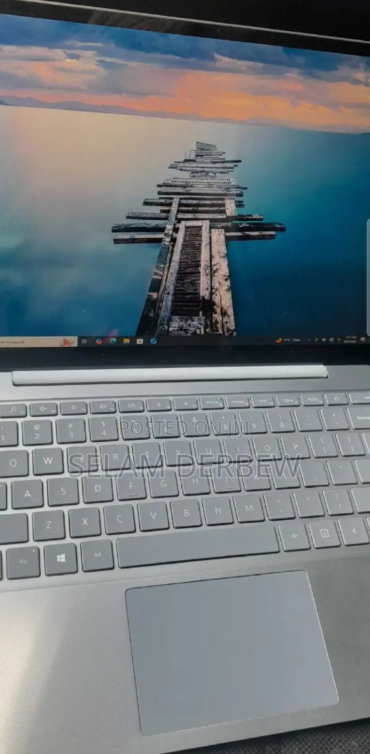 New Laptop Microsoft Surface 4GB Intel Core I5 SSD 256GB