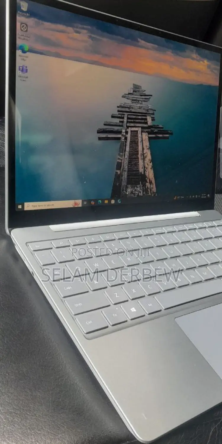 New Laptop Microsoft Surface 4GB Intel Core I5 SSD 256GB