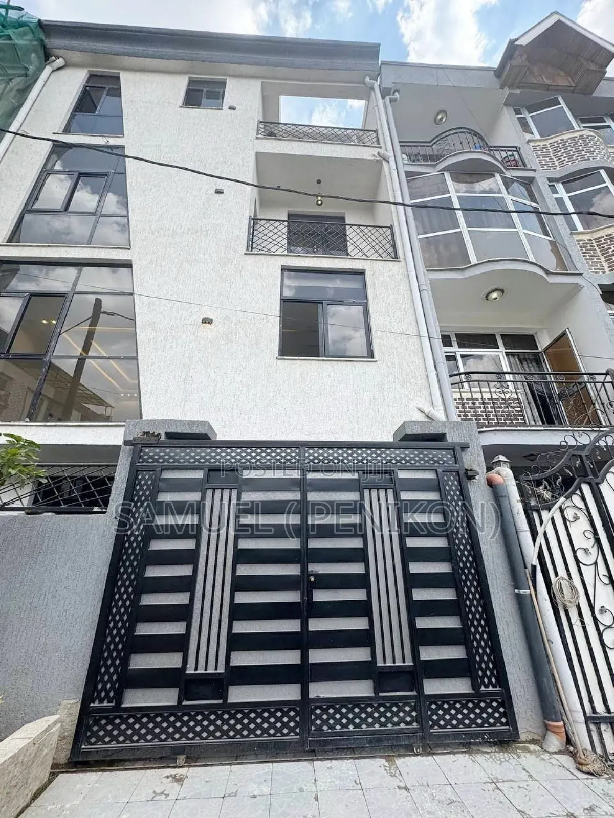 5bdrm House in Luxury House, Nifas Silk-Lafto for sale