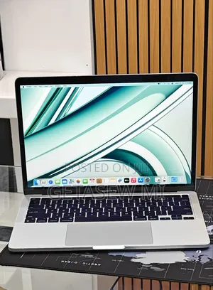 New Laptop Apple MacBook Pro 2022 M2 8GB Apple M2 SSD 256GB