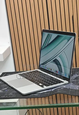 New Laptop Apple MacBook Pro 2022 M2 8GB Apple M2 SSD 256GB
