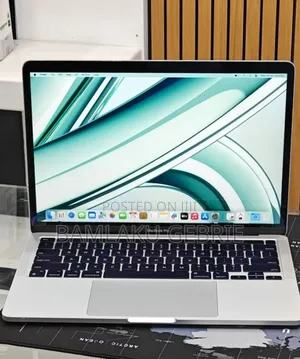 New Laptop Apple MacBook Pro 2022 M2 8GB Apple M2 SSD 256GB