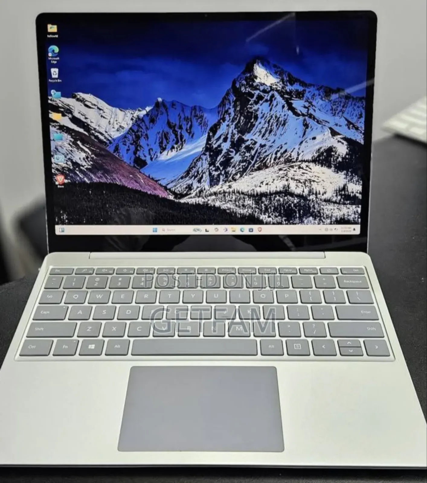 New Laptop Microsoft Surface 8GB Intel Core I5 SSD 128GB