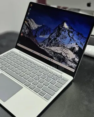 New Laptop Microsoft Surface 8GB Intel Core I5 SSD 128GB