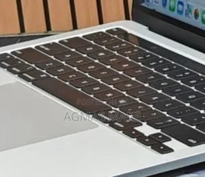 New Laptop Apple MacBook Pro 2022 M2 8GB Apple M2 SSD 256GB