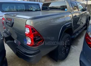 Toyota Hilux 2022 Gray