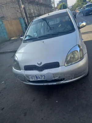 Photo - Toyota Vitz 2001 Silver