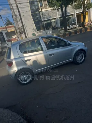 Toyota Vitz 2001 Silver