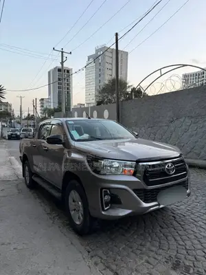 Photo - Toyota Hilux Revo Double Cab Deisel 2.8 AWD 2020 Gray