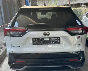 New Toyota RAV4 Hybrid 2024 White