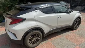 Toyota C-HR LE 2021 White
