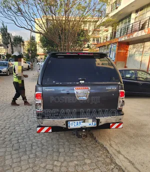 Toyota Hilux 2013 Gray