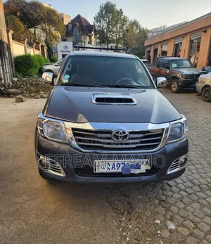 Toyota Hilux 2013 Gray