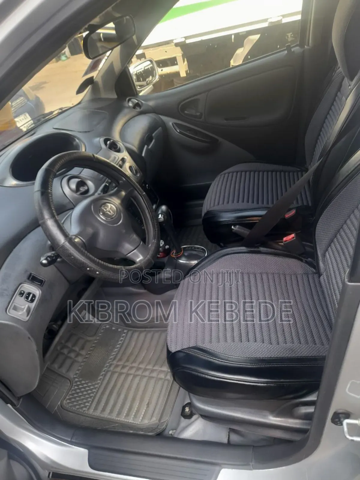 Toyota Vitz 2002 Silver