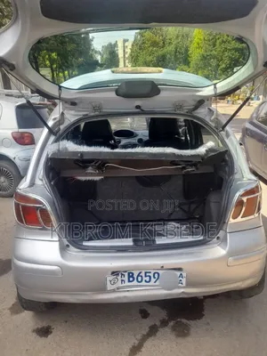 Toyota Vitz 2002 Silver