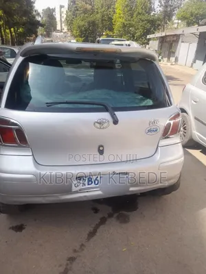 Toyota Vitz 2002 Silver